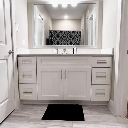 Welcome To Our Spacious 2-Bedroom 2-Bathroom Located In The City Of Houston, Texas! Екстер'єр фото