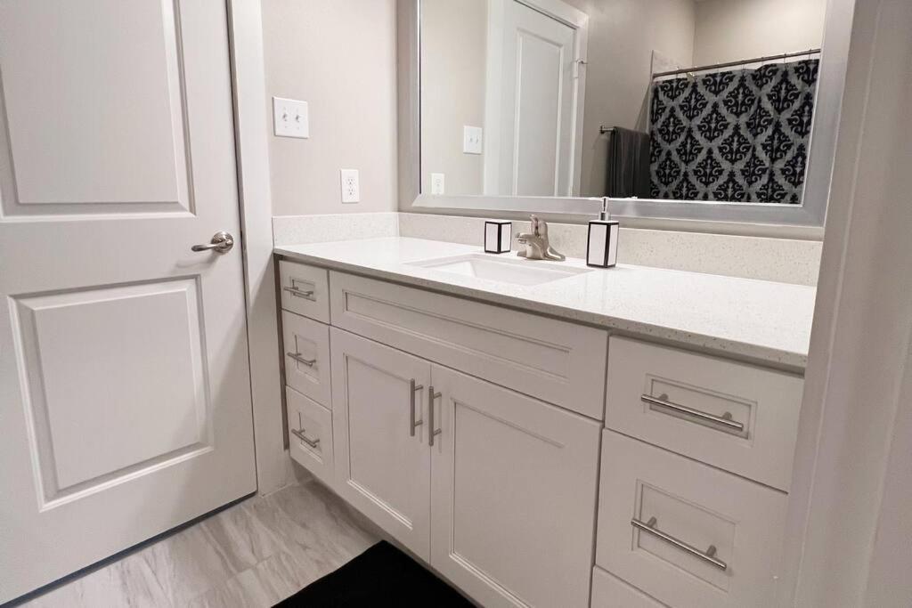 Welcome To Our Spacious 2-Bedroom 2-Bathroom Located In The City Of Houston, Texas! Екстер'єр фото